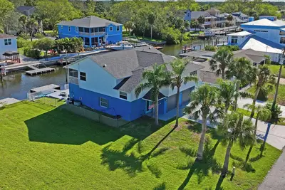Image de Spacious 5-bedroom 3 bath waterfront home on canal leading to Gulf of America!