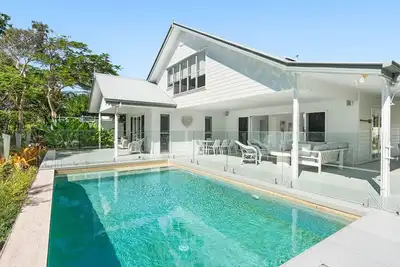 Image de Winders Beach House - Stunning Beachfront Home