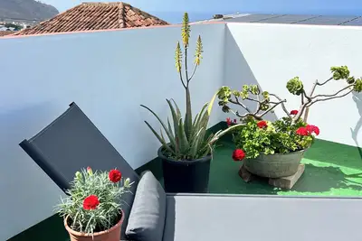 Image de Charming Little Canary home Terrace with wonderful ocean and mountain views.