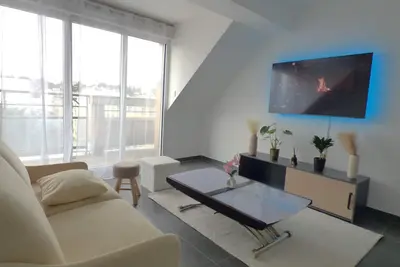 Image de Appartement studio refait à neuf, lumineux, proche d'Orly, Paris et Disneyland