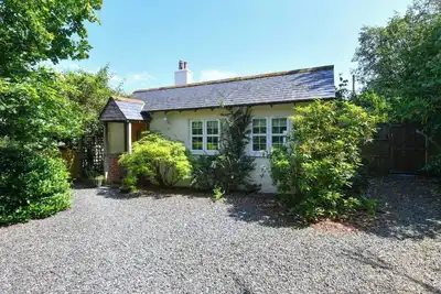 Image de Cosy one room country haven with enclosed garden.