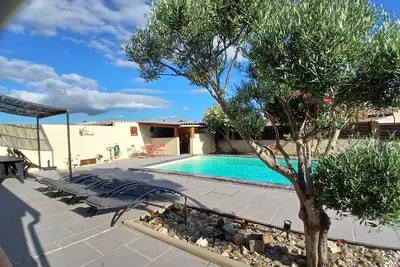 Image de Argeliers (Aude), Languedoc. Maison 9 personnes avec piscine. 40 min des plages