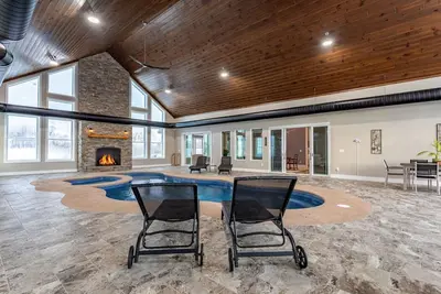 Image de Equestrian Estate | Indoor Pool, Theater, Game Rm