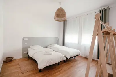 Image de Belle maison - 6pers - Fibre - Smart Tv - 1. 2 km de la plage