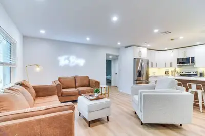 Image de Charming 4-bedroom home with a Hot Tub and private yard in wonderful St Pete
