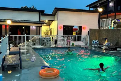 Image de Tiki Polynesian 3b/3b Poolside, Hot Tub, Game Room