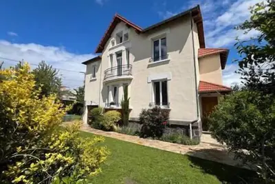 Image de Grande maison avec Jardin