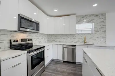 Image de 3-bedroom house steps to Beach and Downtown!