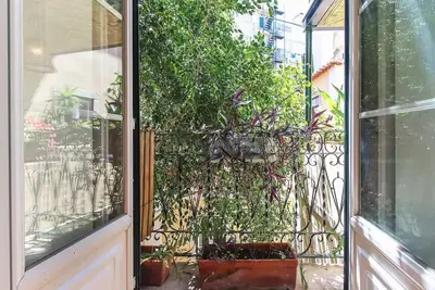 Image de Dom Dinis Terrace\nCharming Dom Dinis Terrace Apartment in Rato, Lisbon