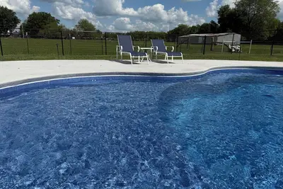 Image de Brand New Guest Suite! 2br, 1ba. Hot Tub Year Round, Seasonal Heated Pool!