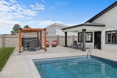 Image de Brand newly remodeled 3-bed, 2 bath Desert Aire w\/private pool & Rv hookups!
