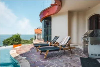 Image de Escape to Casa Ensueño, a stunning three-story luxury villa with ocean views.