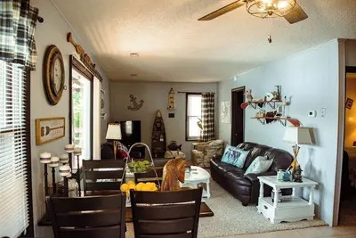Image de Charming 2-bedroom lakefront house, dock with boat slip in Rocky Mount