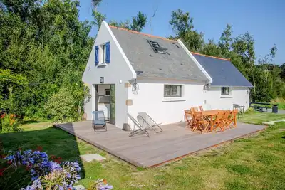 Image de Maison à 300 m de la mer avec jardin