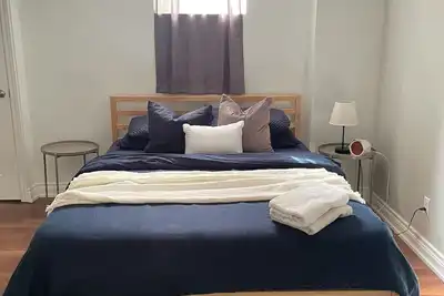 Image de Cozy Priv. Bsmt 1 Bdrm 1 Bath apartment w/ parking