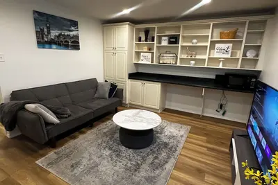 Image de A Beautiful, Inviting Space to Call Home in a very peaceful neighbourhood.