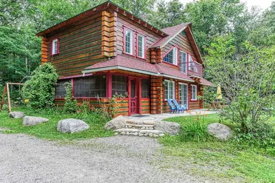 Image de Chalet LeSuisse-Beautiful Mountain Views, Spa, Nature