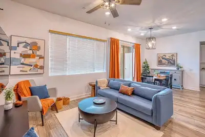 Magic Mountain 3-bedroom condo with WiFi, in delightful Valencia
