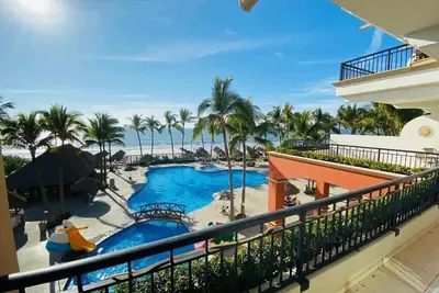 Image de Playa Royal Oceanfront 2br Balcony & Beach Access