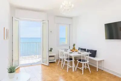 Image de Perfect Sea View in the Heart of Caorle’s Center with Private Parking