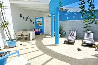 Image de Sunny Corralejo villa with pool and sunroof ocean views. A sun trap. sleeps 4