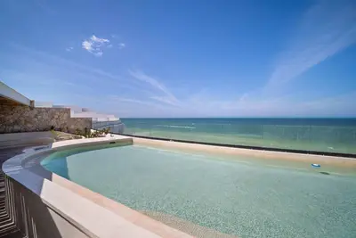 Image de 4 Bedroom Siela Beachfront Luxury Apartment