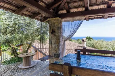 Image de Positano Villa with View - Large Garden and Private Pool - 3 bedrooms 2 bathrooms