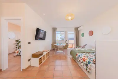 Image de Apartment for 4 People, 1 Minute from the Beach and Close to the City Center