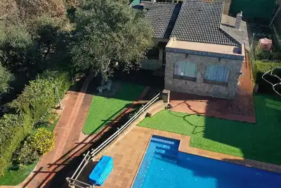 Image de Villas Cosette - Villa La font dels pins. Precioso Chalet con Piscina, Parquing y Barbacoa.