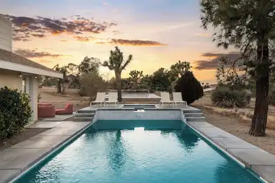 Image de Mojave Moon Retreat | Perfect for Group & Family Retreats w/ Pool & Spa