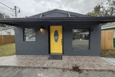 Image de cozy 2-bedroom house with WiFi, Ac in welcoming Tampa