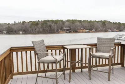 Image de Enjoy Stunning Water Views! - Double Deck Boathouse & Large Fenced Backyard