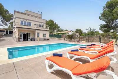 Image de Villa avec Piscine, Bbq en pleine nature proche de Valencia 25min