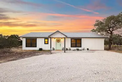 Image de Beautiful views, 3 bedrooms, Ac, pet friendly with fully fenced yard.