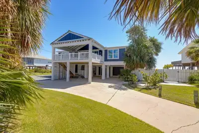 Image de 5-bedroom house in charming Alligator Point with a Pool. Bayfront and Beachfront