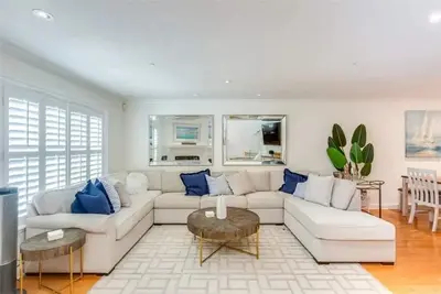 Image de 2-bedroom townhome in charming Newport Beach with Parking, Bicycles, Kayak