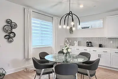 Image de New! Solis Park 4-Bedroom Home w/ Backyard