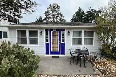New Listing~ Cutest Little Cottage Ever in the Ocean Block