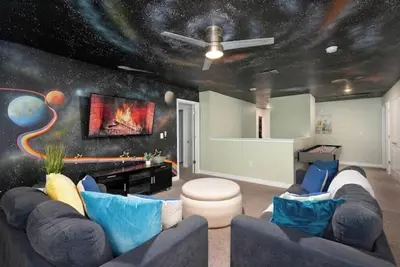 Image de Luxury Disney Villa: Theming, Pool Spa, Game Room & Exclusive Amenities 9bd/5br