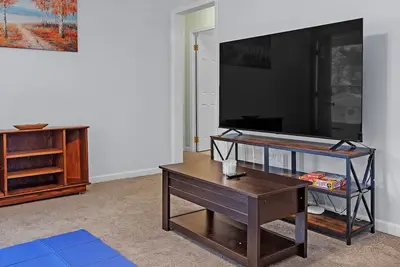 Image de Msu area, 65in Tv, elevated deck, pers welcome