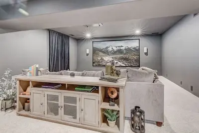 Image de 5400sqft 6br 5. 5ba Theater, Office, Game Room // 10min to Dia & Downtown