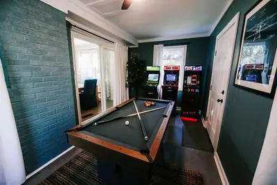 Image de Cozy 5 Br/3-Bath home near Parris Island/Downtown Beaufort - Game Room, Fire Pit