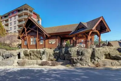 Image de luxury condo in  in the heart of Pigeon forge, close to Dollywood and park.