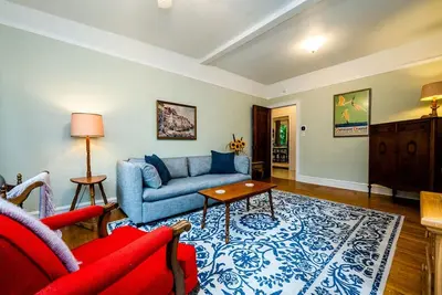 Charming Cottage Steps from Private Beach & Downtown Union Pier