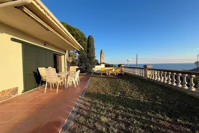 Image de House with sea views, in a beautiful village on the coast of Barcelona.