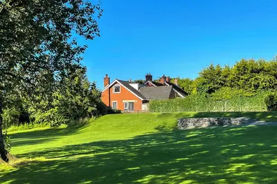 Image de Spacious 4-bedroom house in charming Carrickfergus.