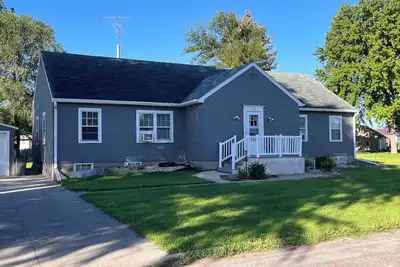 Image de Our digs on Diggs in Milbank - Duplex 2 bed/2 bath, Close to park, ball diamond