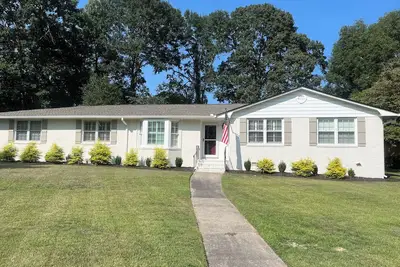 Image de 4br Masters Rental~2. 5 miles to Angc~Private Yard~Close to Dining & Attractions