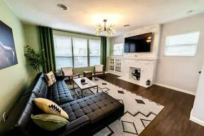 Image de Stylish Historic Home Near Bishop Arts – 5 min