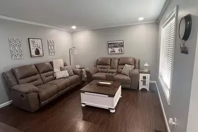 Image de Newly Remodeled 3-Br house close City of Madisonville & Marh Park Abortorium.